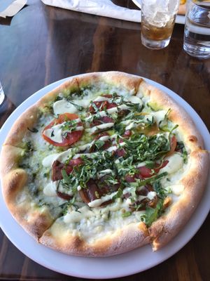  heirloom tomato and garlic pizza  at Sage Bistro and KindKreme in Los Angeles
