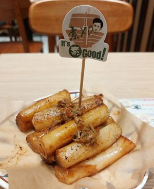 Pan-fried rice flour rolls with vegan XO sauce 香煎惹味腸粉 at Ging Sun Ho - 堅信號 in New Territories