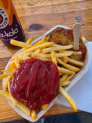 Currywurst mit Pommes at Wat'is mit vegan in Berlin