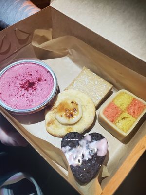 Valentine Pastry Box 💖 at Botanical Bakeshop in Milan
