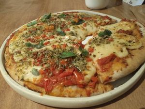 Pizza marguerita. Serve até duas pessoas at Da Vila in Sao Paulo