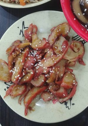 Seitan pork with ajonjoli seeds at Vegsu in Panama City