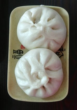 Ham pao filled with vegan pork (gingery) at Vegsu in Panama City