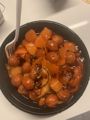 sweet & sour chickn! (it’s hotel lighting and I was hungry okay so pls ignore the low quality photo) #Veganuary at Sunflower Vegetarian Restaurant in Vienna