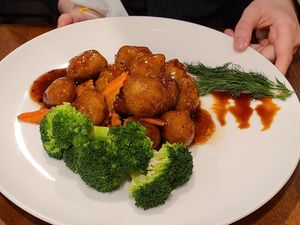 General Tso at Sunflower Vegetarian Restaurant in Vienna