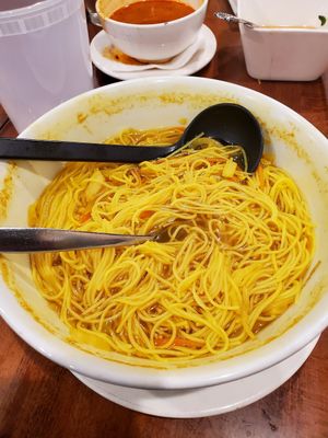 Thai curry noodles at Sunflower Vegetarian Restaurant in Vienna