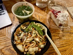 Yummmmm! Vegetable stir fry noodles, wonton soup, and CHEESECAKE!!!! I couldn’t believe how delicious this all was.  #Veganuary at Sunflower Vegetarian Restaurant in Vienna