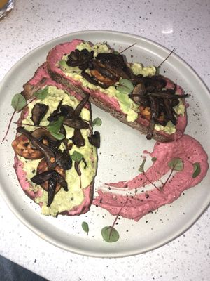 hummus de beterraba, avocado e cogumelos  at Shakar in Lisbon