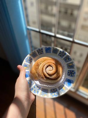 roll de canela / cinnamon roll  at Amarama Vegan in Sao Paulo