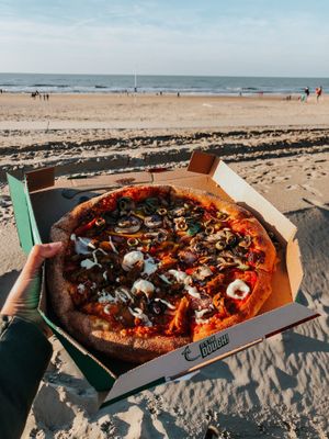 Vegan shoarma and vegan california  at New York Pizza in Noordwijk