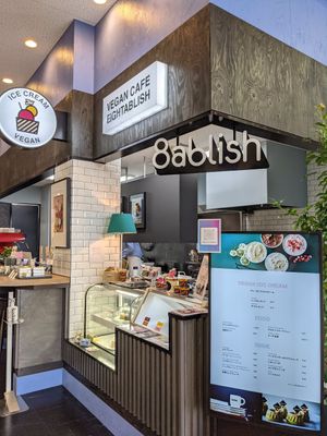 Cafe entrance at 8ablish in Toyama