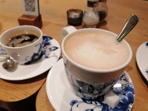 Decaf latte macchiato with oat milk at Café Willem Albert in Groningen