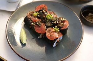 Beetroot/grapefruit maki at brEAThe Restaurant | Sushi végétal à Paris in Paris