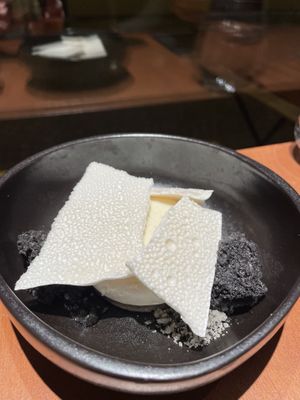 White chocolate mousse  at brEAThe Restaurant | Sushi végétal à Paris in Paris