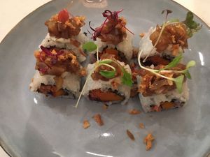 Le Bleu uramakis at brEAThe Restaurant | Sushi végétal à Paris in Paris