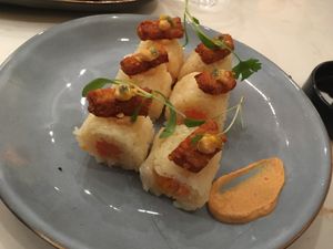 Butternut, passion fruit and sate makis at brEAThe Restaurant | Sushi végétal à Paris in Paris