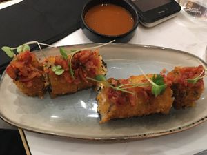 Crispy tamago kimchi uramakis at brEAThe Restaurant | Sushi végétal à Paris in Paris