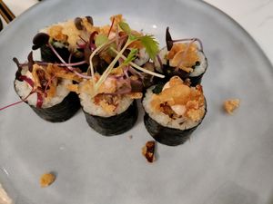 Truffle maki at brEAThe Restaurant | Sushi végétal à Paris in Paris