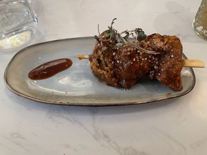 Brochettes de seitan  at brEAThe Restaurant | Sushi végétal à Paris in Paris