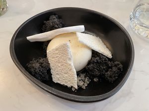 Sesame noire / yuzu  at brEAThe Restaurant | Sushi végétal à Paris in Paris