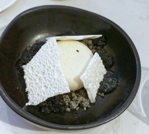 Le sésame noir/yuzu at brEAThe Restaurant | Sushi végétal à Paris in Paris