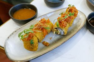 Uramaki: Crispy Tamago Kimchi at brEAThe Restaurant | Sushi végétal à Paris in Paris