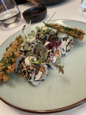 Smoked tofu maki with tempura of shizo leaves  #Veganuary at brEAThe Restaurant | Sushi végétal à Paris in Paris