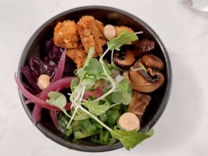 Starter at brEAThe Restaurant | Sushi végétal à Paris in Paris