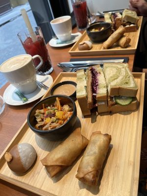   at brEAThe Restaurant | Sushi végétal à Paris in Paris