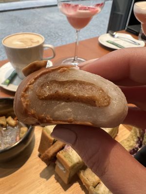   at brEAThe Restaurant | Sushi végétal à Paris in Paris