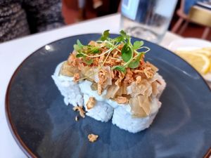 Uramaki le bleu (with blue cheese) at brEAThe Restaurant | Sushi végétal à Paris in Paris