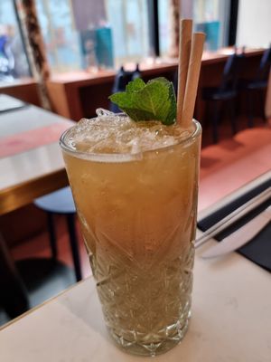 Mocktail koko at brEAThe Restaurant | Sushi végétal à Paris in Paris