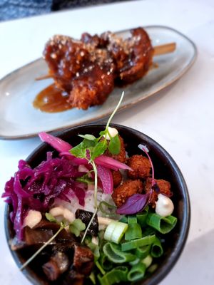 Appetizers seitan skewers and donburi at brEAThe Restaurant | Sushi végétal à Paris in Paris