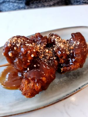 Seitan skewers at brEAThe Restaurant | Sushi végétal à Paris in Paris