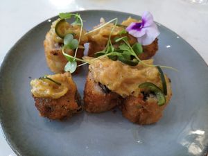 Crispy makis at brEAThe Restaurant | Sushi végétal à Paris in Paris