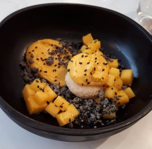  at brEAThe Restaurant | Sushi végétal à Paris in Paris