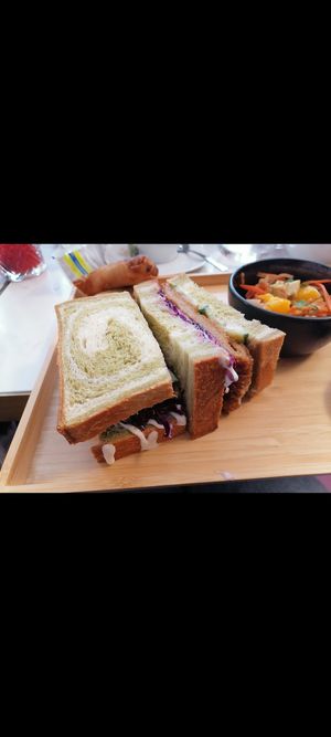  at brEAThe Restaurant | Sushi végétal à Paris in Paris