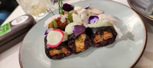 PAPRIKA FUMÉ : Riz noir vénéré, céleri cru, carotte, tempeh sauté au paprika fumé.
Ricotta origan et échalote, radis et pickles de chou fleur at brEAThe Restaurant | Sushi végétal à Paris in Paris