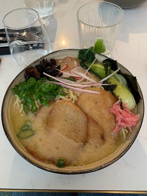   at brEAThe Restaurant | Sushi végétal à Paris in Paris