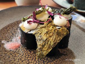 Yum at brEAThe Restaurant | Sushi végétal à Paris in Paris