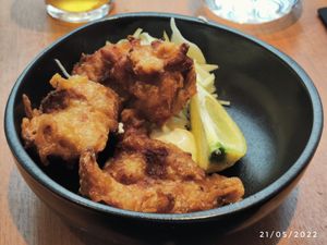 Fried seitan at brEAThe Restaurant | Sushi végétal à Paris in Paris