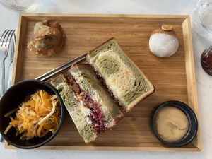   at brEAThe Restaurant | Sushi végétal à Paris in Paris