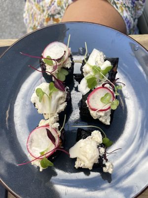 Smoked paprika maki  at brEAThe Restaurant | Sushi végétal à Paris in Paris