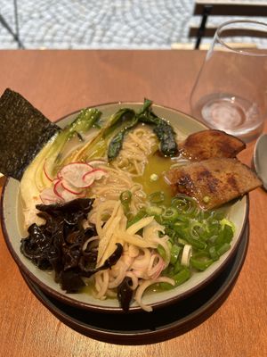   at brEAThe Restaurant | Sushi végétal à Paris in Paris