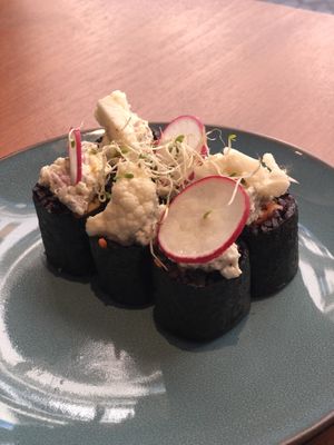 Paprika maki  at brEAThe Restaurant | Sushi végétal à Paris in Paris