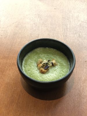 Gaspacho vert (menu 18,5€)  at brEAThe Restaurant | Sushi végétal à Paris in Paris