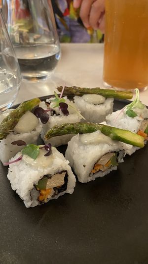Asperge & fromage type « bleu"  at brEAThe Restaurant | Sushi végétal à Paris in Paris