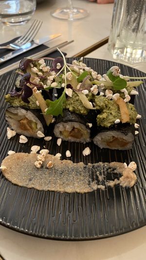 Basilic thai  at brEAThe Restaurant | Sushi végétal à Paris in Paris