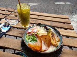 Ramen at brEAThe Restaurant | Sushi végétal à Paris in Paris