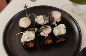 Makis at brEAThe Restaurant | Sushi végétal à Paris in Paris